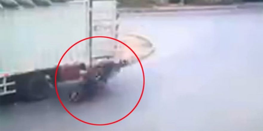 Motosikletli şahıs kamyona böyle çarptı